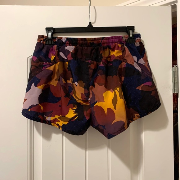 Running shorts - size small - Picture 2 of 2